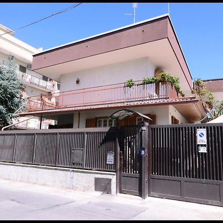 Il Villino Apartments Bari Luaran gambar