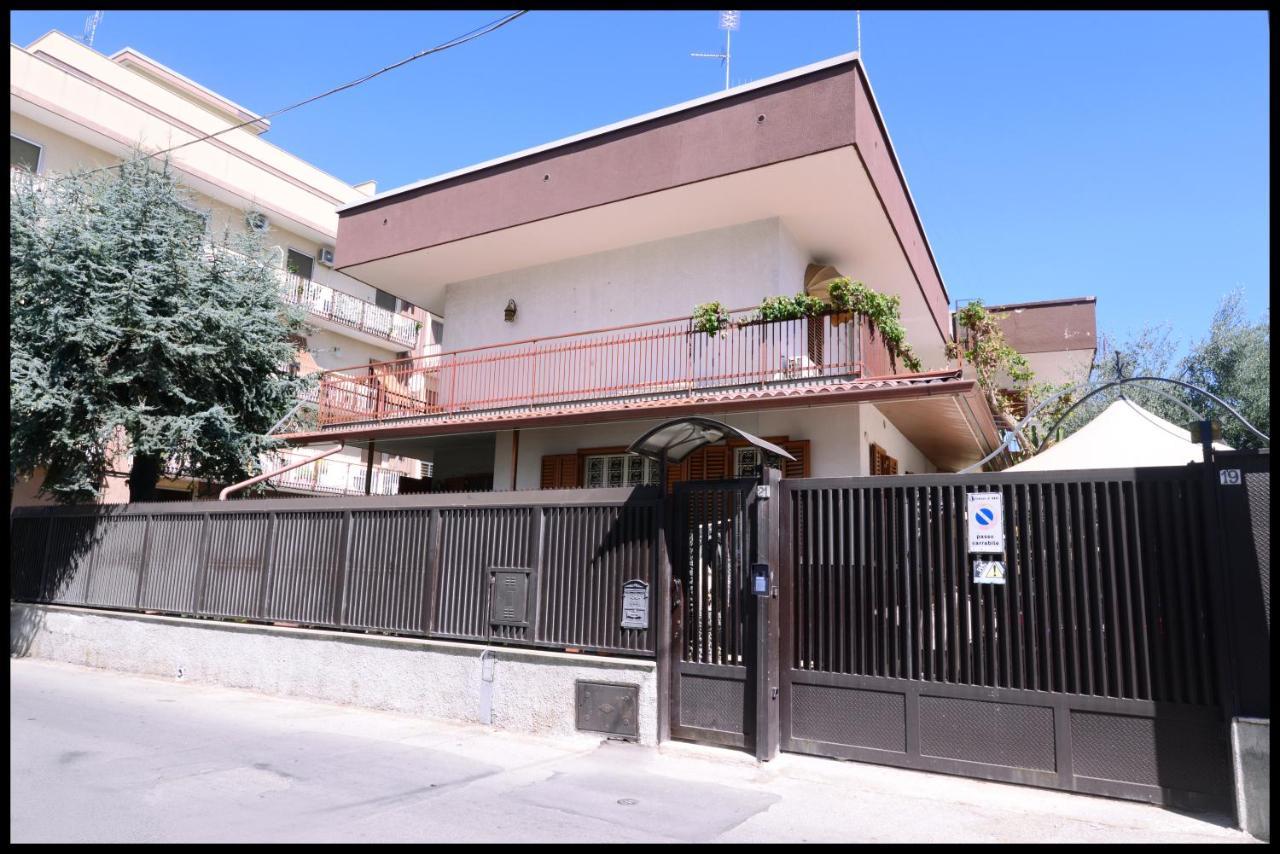 Il Villino Apartments Bari Luaran gambar